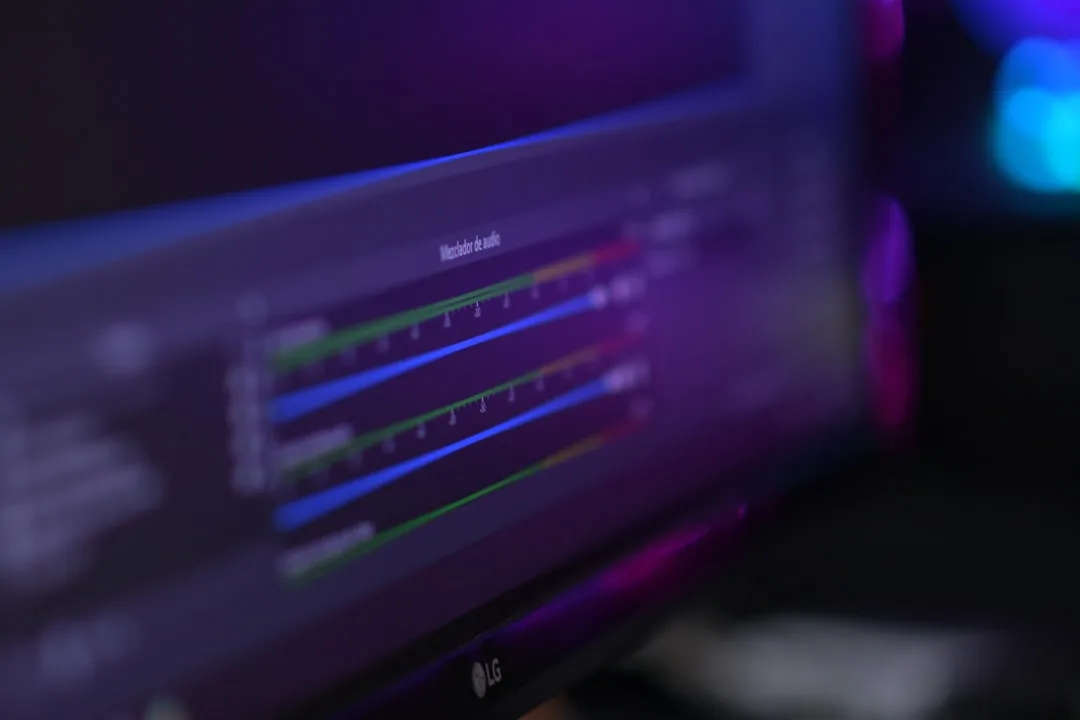 PC benchmark screen showing memory usage and stutter graphs