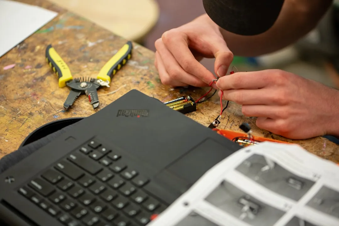 laptop fan dust buildup on workbench